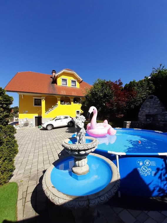 Apartma Ajda Komenda Екстериор снимка