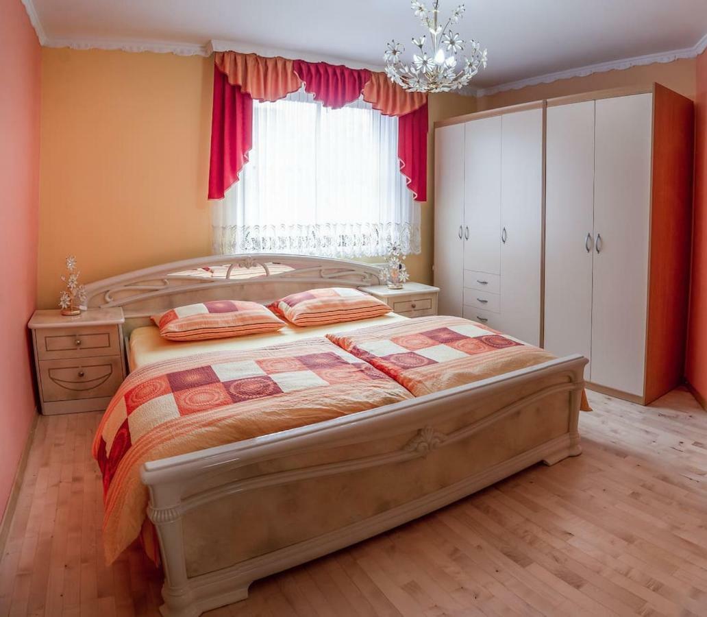 Apartma Ajda Komenda Екстериор снимка