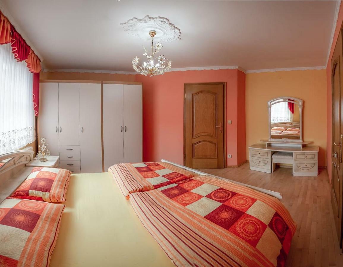 Apartma Ajda Komenda Екстериор снимка