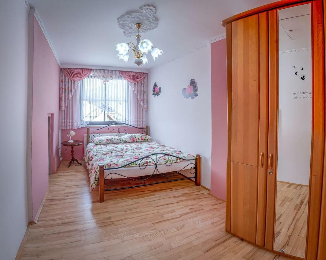 Apartma Ajda Komenda Екстериор снимка